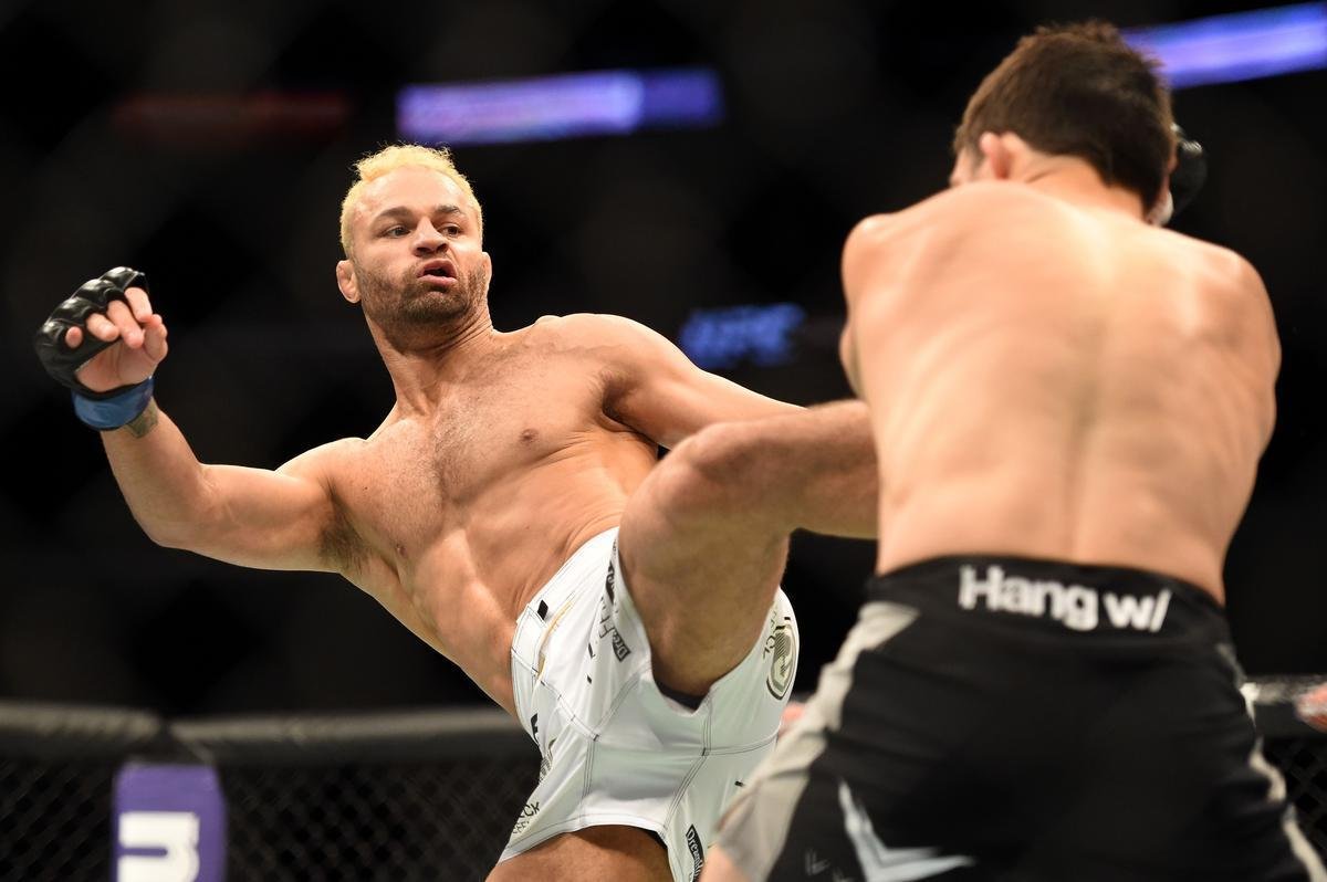 Imagens das lutas e bastidores do UFC 184, em Los Angeles - Jake Ellenberger (bermuda preta) venceu Josh Koscheck por finalizao (tringulo de mo) aos 4m20s do segundo round