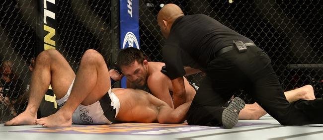 Imagens das lutas e bastidores do UFC 184, em Los Angeles - Jake Ellenberger (bermuda preta) venceu Josh Koscheck por finalizao (tringulo de mo) aos 4m20s do segundo round