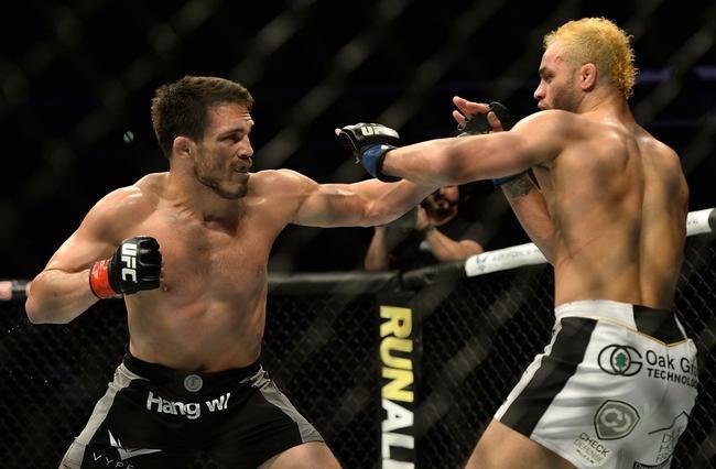 Imagens das lutas e bastidores do UFC 184, em Los Angeles - Jake Ellenberger (bermuda preta) venceu Josh Koscheck por finalizao (tringulo de mo) aos 4m20s do segundo round