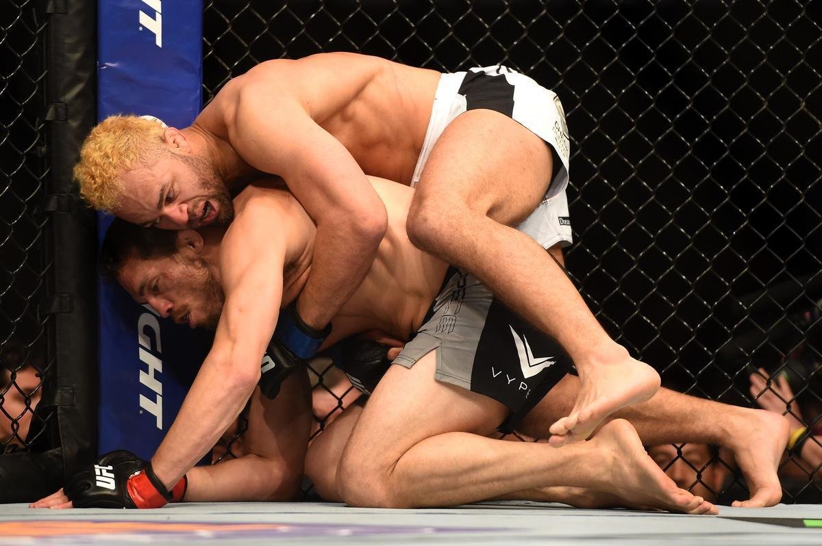 Imagens das lutas e bastidores do UFC 184, em Los Angeles - Jake Ellenberger (bermuda preta) venceu Josh Koscheck por finalizao (tringulo de mo) aos 4m20s do segundo round
