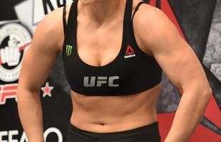 Imagens das lutas e bastidores do UFC 184, em Los Angeles - Ronda Rousey (roupa preta) venceu Cat Zingano por finalizao (chave de brao) aos 14s do primeiro round 