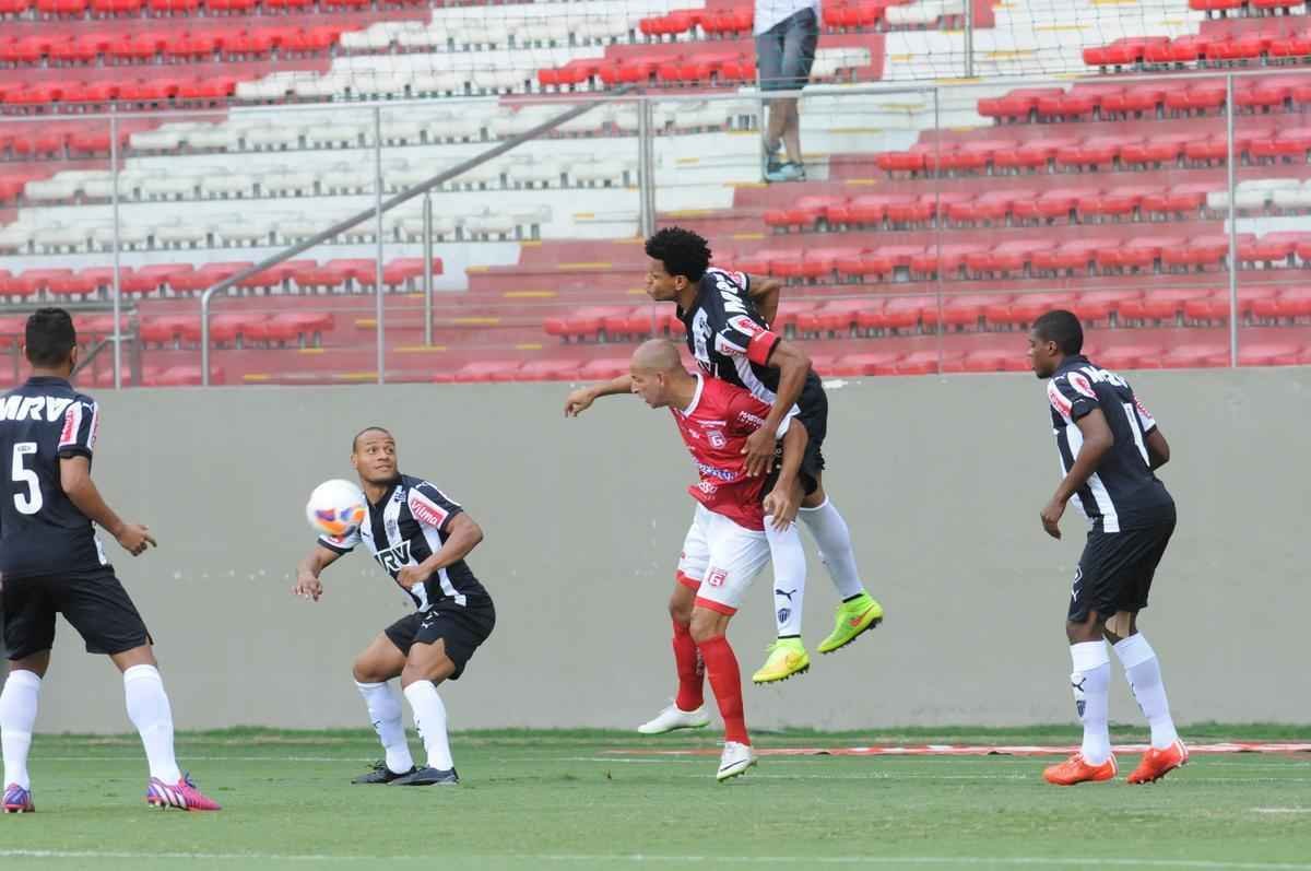 Imagens da partida entre Atltico e Guarani de Divinpolis no Independncia, pelo Mineiro