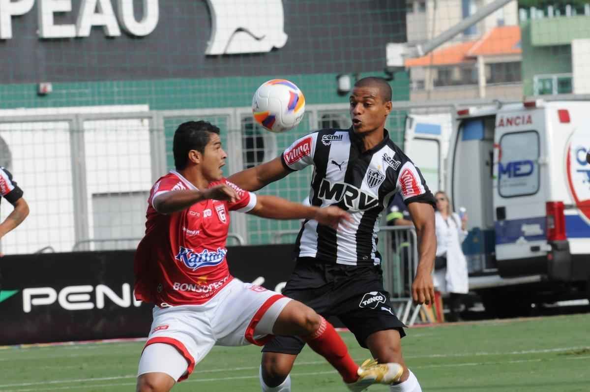 Imagens da partida entre Atltico e Guarani de Divinpolis no Independncia, pelo Mineiro