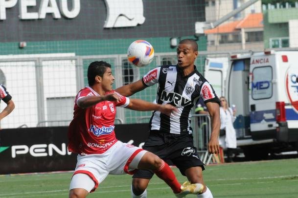 Imagens da partida entre Atltico e Guarani de Divinpolis no Independncia, pelo Mineiro