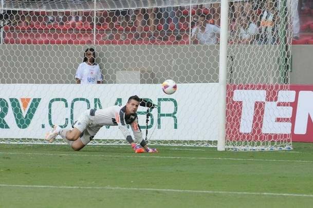 Imagens da partida entre Atltico e Guarani de Divinpolis no Independncia, pelo Mineiro