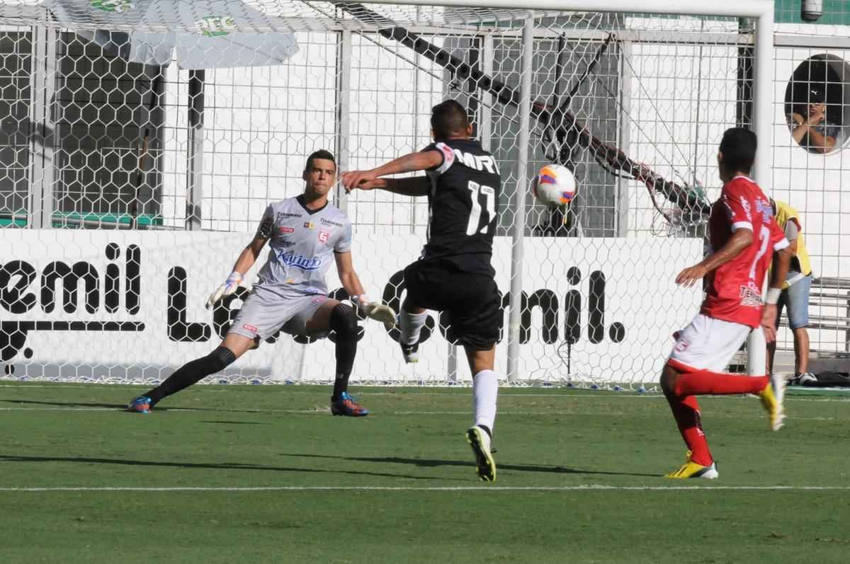 Imagens da partida entre Atltico e Guarani de Divinpolis no Independncia, pelo Mineiro