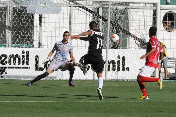 Imagens da partida entre Atltico e Guarani de Divinpolis no Independncia, pelo Mineiro