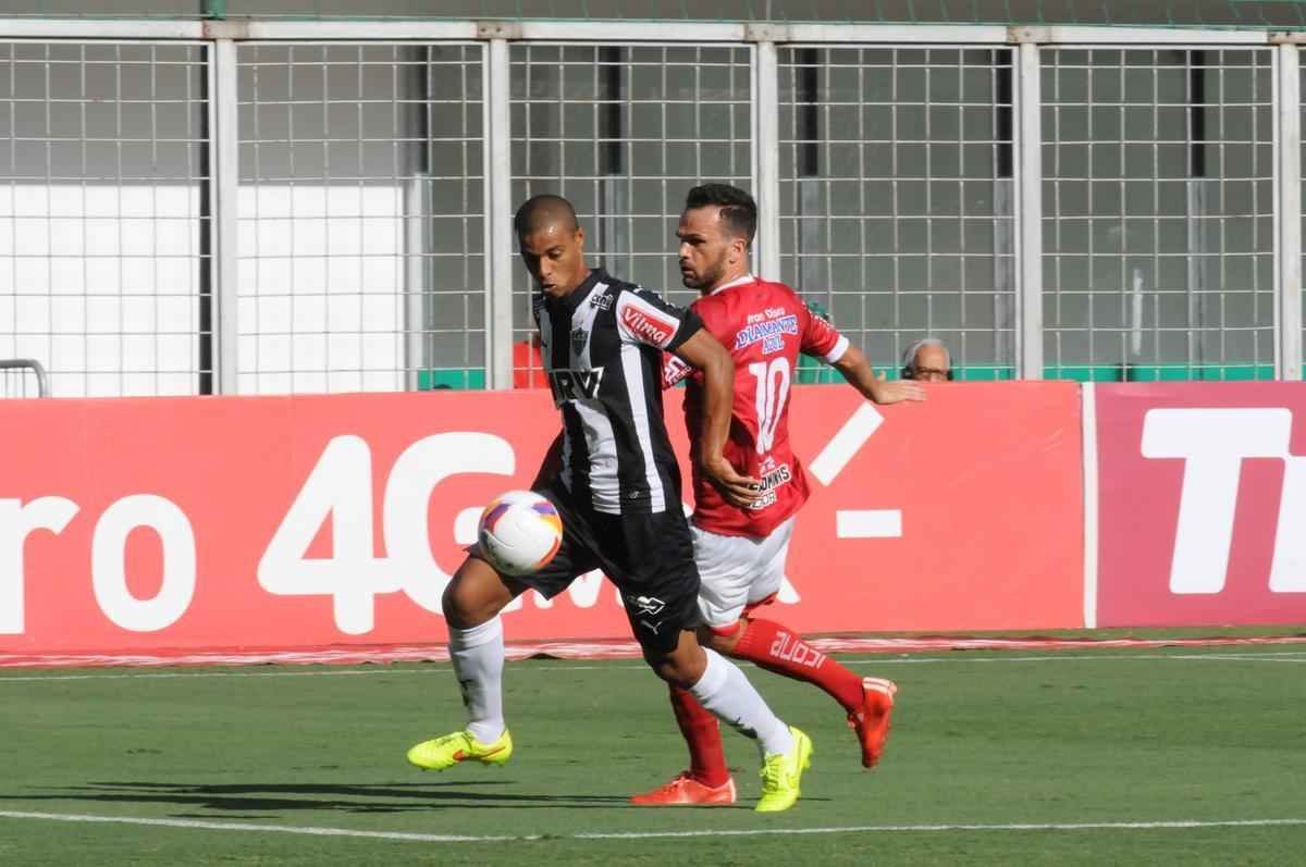 Imagens da partida entre Atltico e Guarani de Divinpolis no Independncia, pelo Mineiro