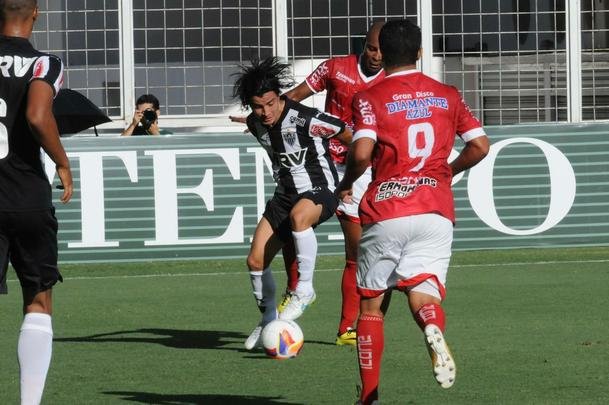 Imagens da partida entre Atltico e Guarani de Divinpolis no Independncia, pelo Mineiro