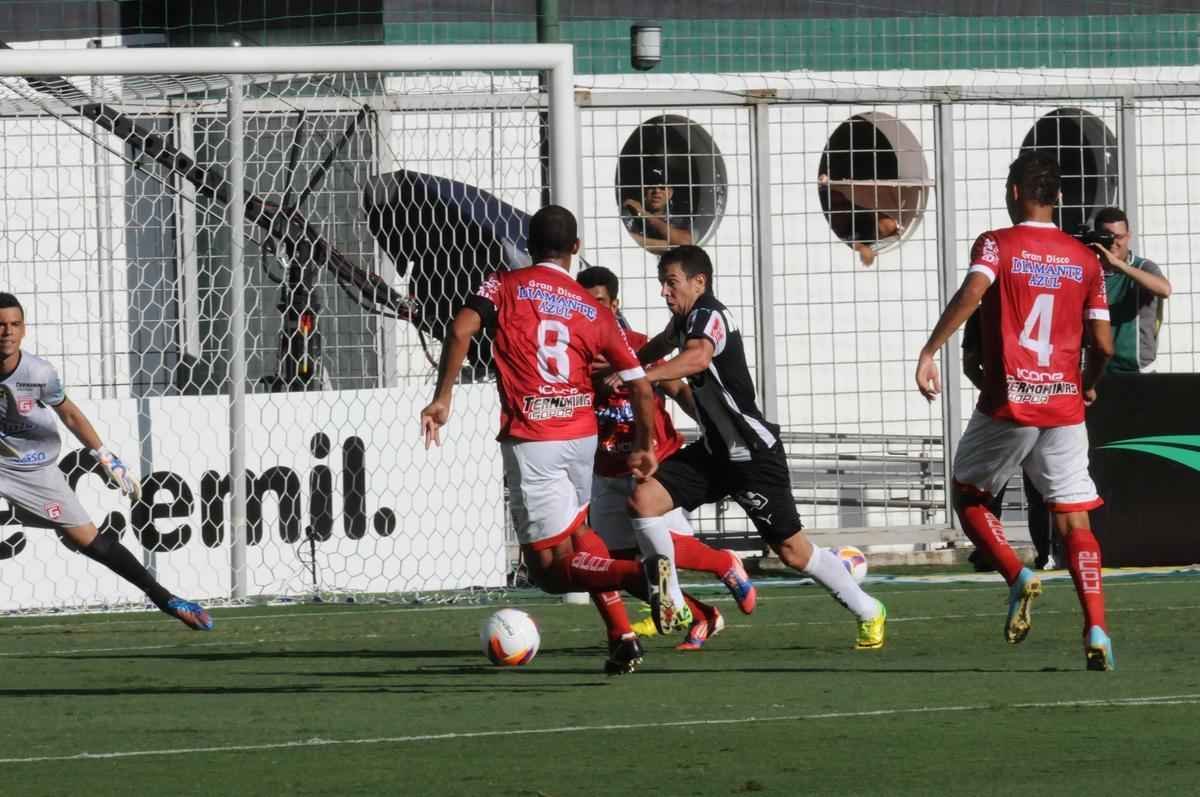 Imagens da partida entre Atltico e Guarani de Divinpolis no Independncia, pelo Mineiro