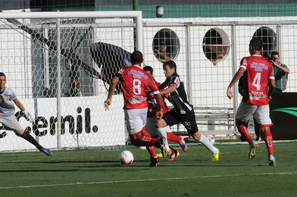 Imagens da partida entre Atltico e Guarani de Divinpolis no Independncia, pelo Mineiro