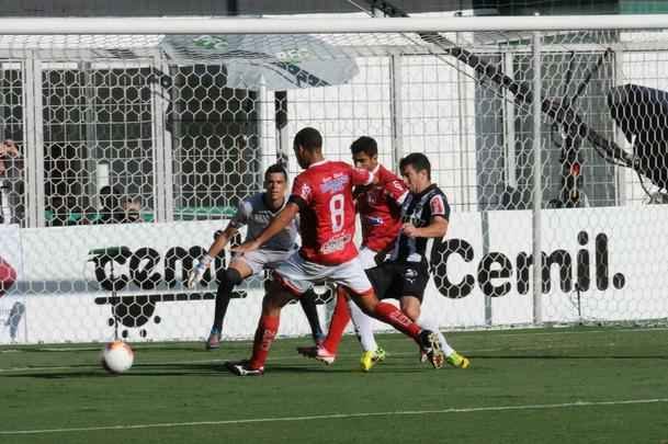 Imagens da partida entre Atltico e Guarani de Divinpolis no Independncia, pelo Mineiro