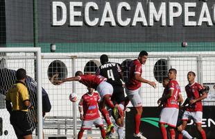 Imagens da partida entre Atltico e Guarani de Divinpolis no Independncia, pelo Mineiro