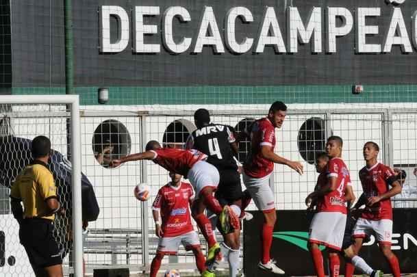 Imagens da partida entre Atltico e Guarani de Divinpolis no Independncia, pelo Mineiro