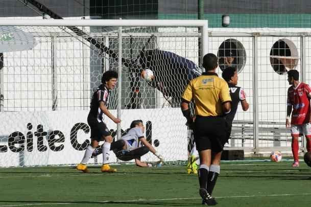 Imagens da partida entre Atltico e Guarani de Divinpolis no Independncia, pelo Mineiro