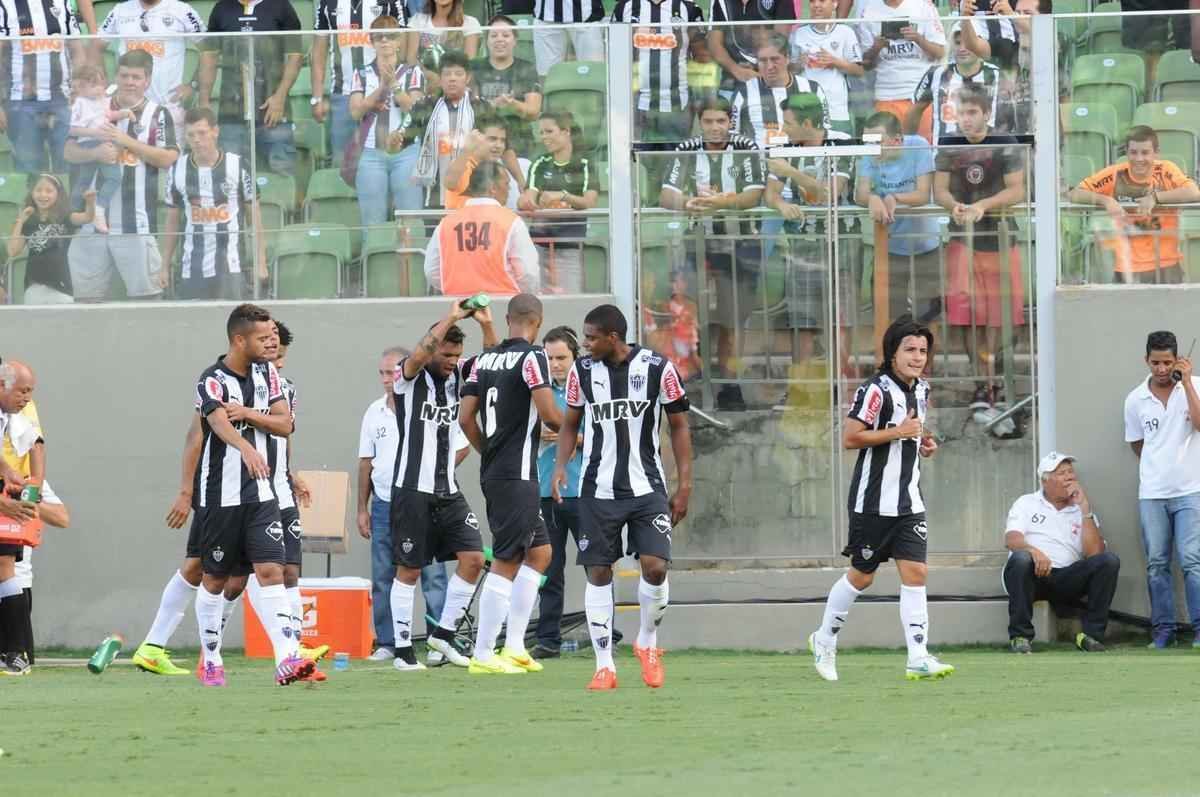 Imagens da partida entre Atltico e Guarani de Divinpolis no Independncia, pelo Mineiro