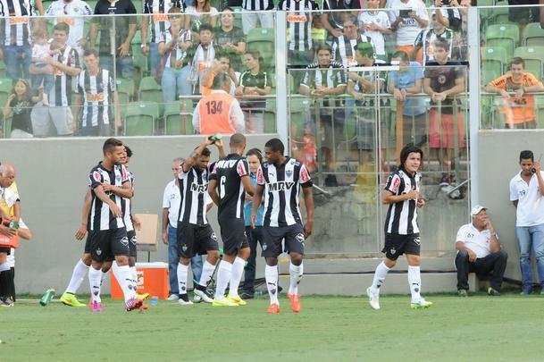 Imagens da partida entre Atltico e Guarani de Divinpolis no Independncia, pelo Mineiro