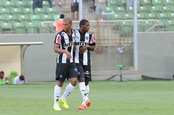 Imagens da partida entre Atltico e Guarani de Divinpolis no Independncia, pelo Mineiro