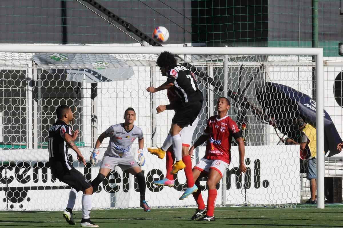 Imagens da partida entre Atltico e Guarani de Divinpolis no Independncia, pelo Mineiro