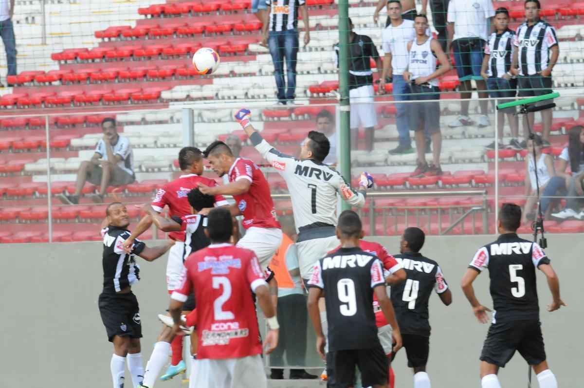 Imagens da partida entre Atltico e Guarani de Divinpolis no Independncia, pelo Mineiro