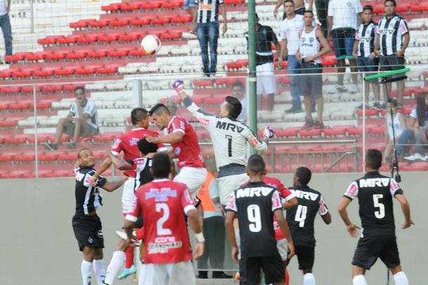 Imagens da partida entre Atltico e Guarani de Divinpolis no Independncia, pelo Mineiro