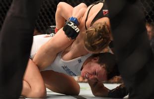 Ronda Rousey tem nova atuao arrasadora, finaliza Cat Zingano em apenas 14 segundos, com chave de brao invertida, e mantm cinturo dos galos no UFC 184, em Los Angeles 