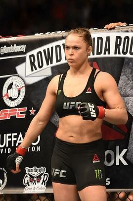 Ronda Rousey tem nova atuação arrasadora, finaliza Cat Zingano em apenas 14 segundos, com chave de braço invertida, e mantém cinturão dos galos no UFC 184, em Los Angeles