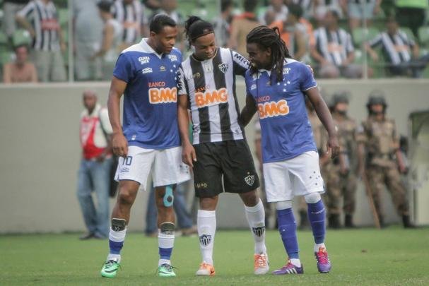 Pela quinta rodada do Campeonato Mineiro de 2014, Atltico e Cruzeiro empataram em 0 a 0. O jogo foi marcado por homenagens ao volante Tinga, que havia sofrido injrias raciais no jogo contra o Real Garcilaso, pela Copa Libertadores