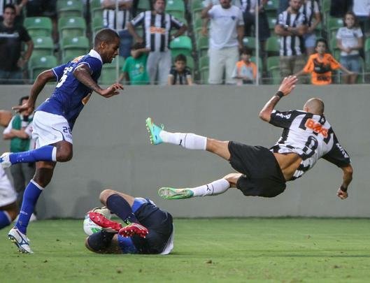 No primeiro jogo da final do Campeonato Mineiro de 2014, no Independncia, mais um empate em 0 a 0