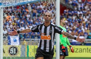 No returno do Campeonato Brasileiro de 2014, vitria no eletrizante clssico por 3 a 2. O jovem Carlos decidiu e marcou duas vezes, um dos gols no fim da partida. Diego Tardelli fez o outro