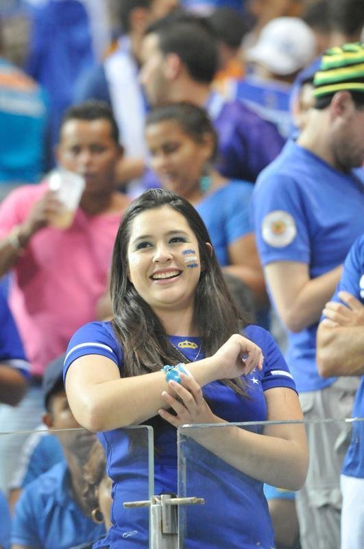 Fotos das torcidas de Cruzeiro e Huracn em jogo no Mineiro