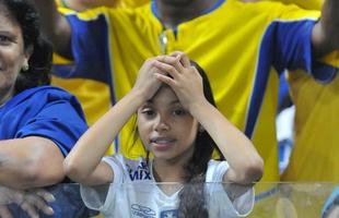 Fotos das torcidas de Cruzeiro e Huracn em jogo no Mineiro