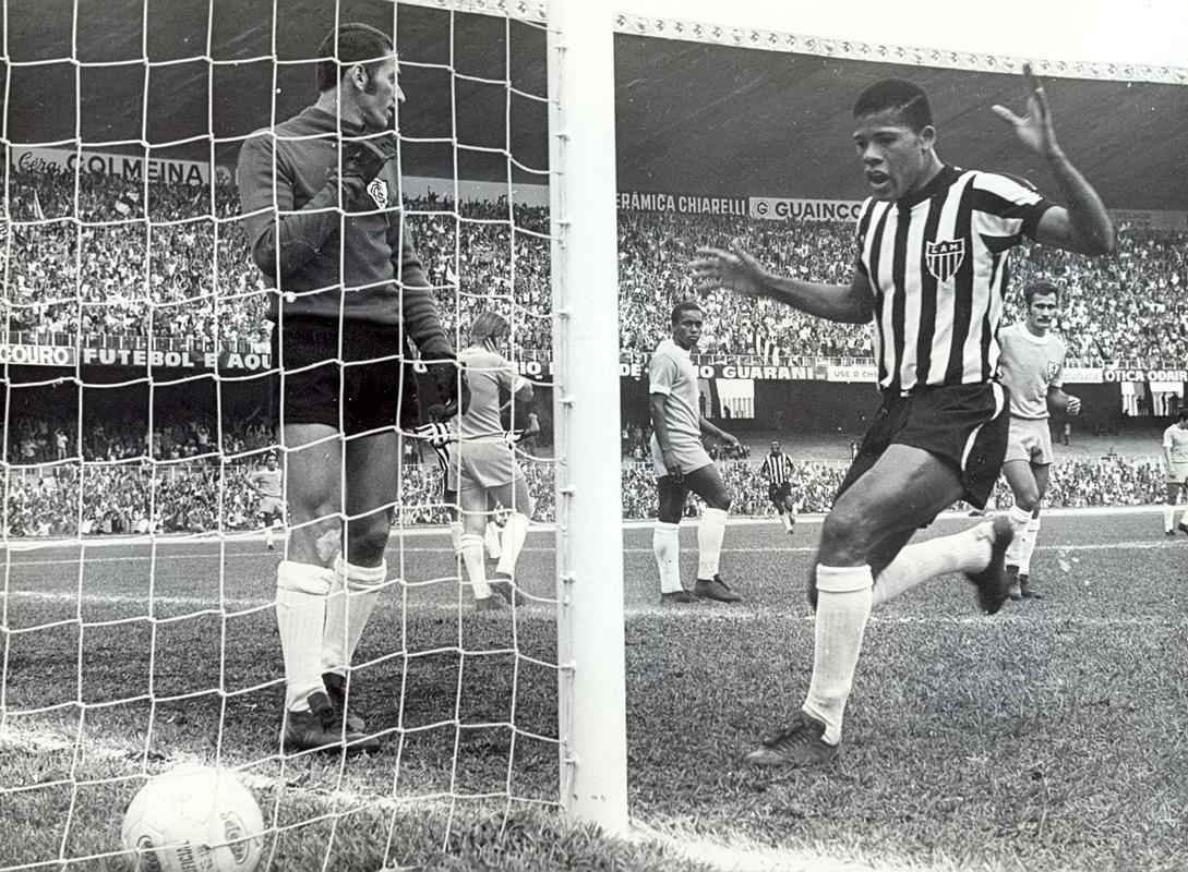 Ex-jogador Dad Maravilha, do Atltico e da Seleo Brasileira, completa 69 anos