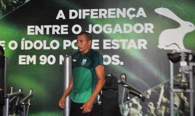Gilberto Silva iniciou trabalho de recondicionamento fsico no Amrica