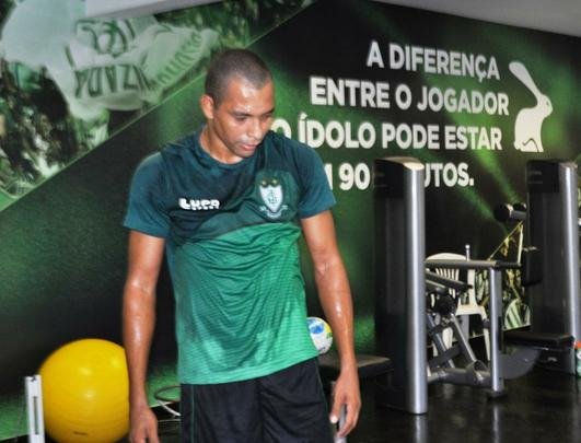 Gilberto Silva iniciou trabalho de recondicionamento fsico no Amrica