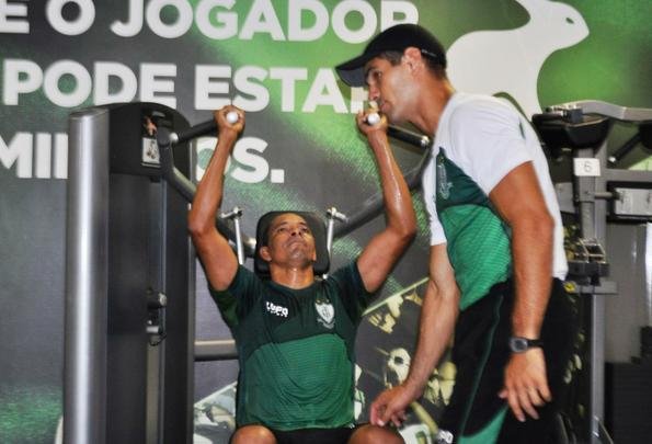 Gilberto Silva iniciou trabalho de recondicionamento fsico no Amrica