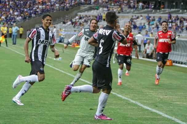 Em partida vlida pela 6 rodada do Campeonato Mineiro de 2015, o Atltico empatou com o Cruzeiro por 1 a 1. O Galo saiu na frente com Rafael Carioca, mas Leandro Damio marcou pela Raposa.
