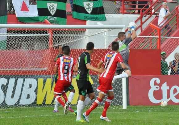 No Estádio Castor Cifuentes, em Nova Lima, Villa Nova e América empataram sem gols pela sexta rodada do Campeonato Mineiro