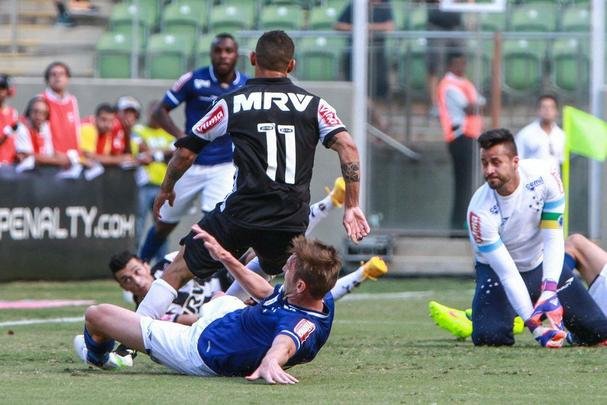 No primeiro jogo da semifinal do Campeonato Mineiro, no Independncia, o Atltico aumentou para dez jogos a invencibilidade no clssico. Empate em 1 a 1 no Horto, com gol do jovem Carlos