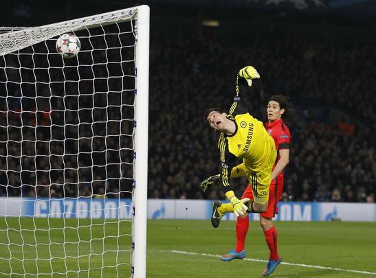 Jogadores, comisso tcnica e torcedores do PSG fizeram festa em Londres com a vaga nas quartas