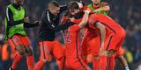 Jogadores, comisso tcnica e torcedores do PSG fizeram festa em Londres com a vaga nas quartas