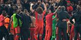 Jogadores, comisso tcnica e torcedores do PSG fizeram festa em Londres com a vaga nas quartas