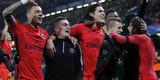 Jogadores, comisso tcnica e torcedores do PSG fizeram festa em Londres com a vaga nas quartas