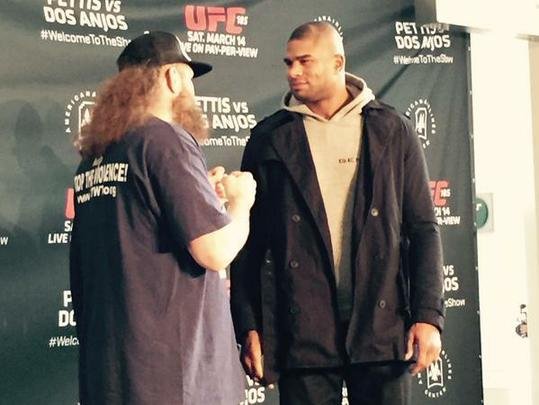 Fotos do Media Day do UFC 185, com coletivas e encaradas - Roy Nelson e Alistair Overeem