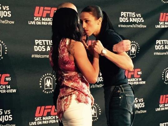 Fotos do Media Day do UFC 185, com coletivas e encaradas - Carla Esparza e Joanna Jedrzejczyk