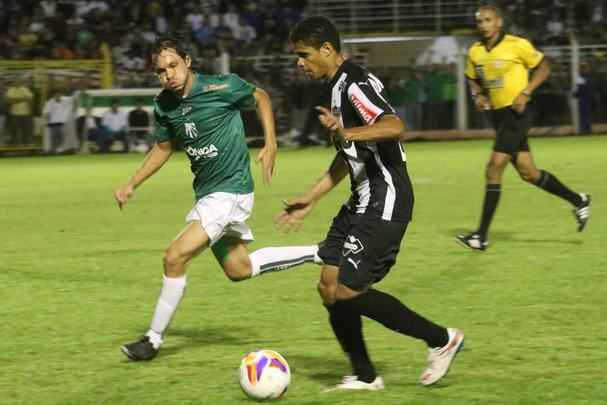 Em noite sem nenhuma inspirao, Atltico sofreu gol no fim e perdeu para a Caldense