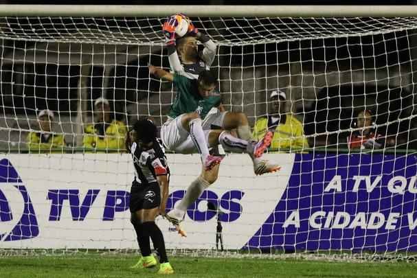 Em noite sem nenhuma inspirao, Atltico sofreu gol no fim e perdeu para a Caldense
