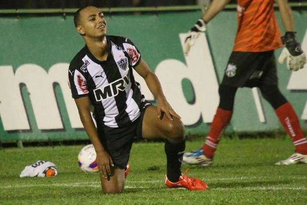 Galo teve noite apagada e deixou o campo com derrota por 1 a 0 para a Caldense