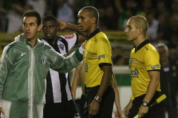 Galo teve noite apagada e deixou o campo com derrota por 1 a 0 para a Caldense