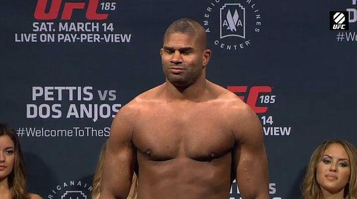 Imagens da pesagem do UFC 185, em Dallas - Alistair Overeem